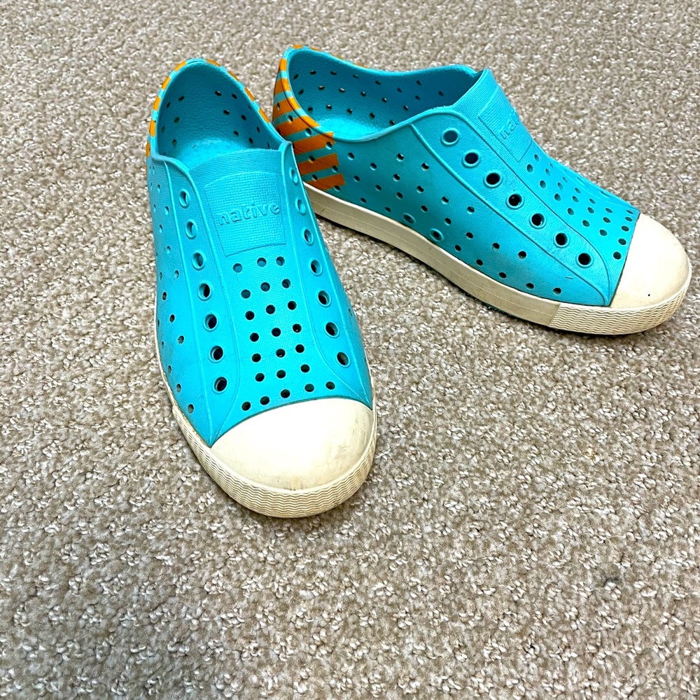 Native Jefferson striped shoes size 1